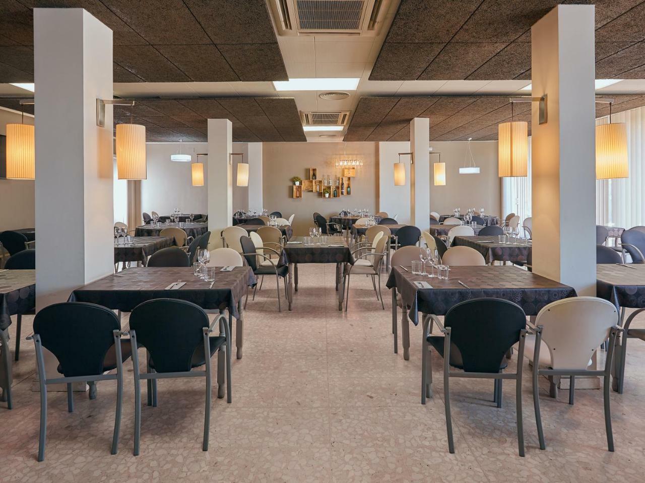 Hostal Nobadis Сервера Екстериор снимка