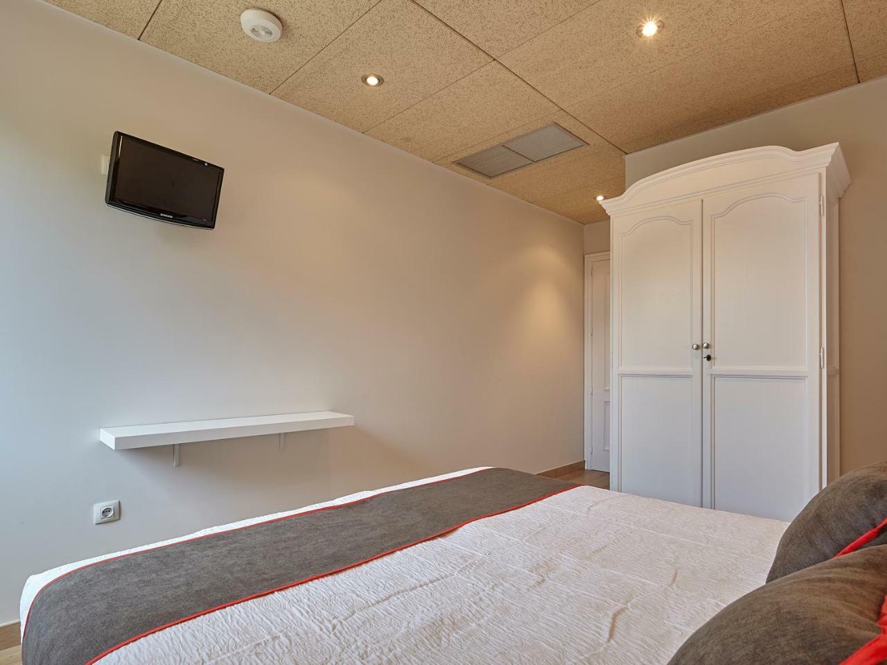 Hostal Nobadis Сервера Екстериор снимка