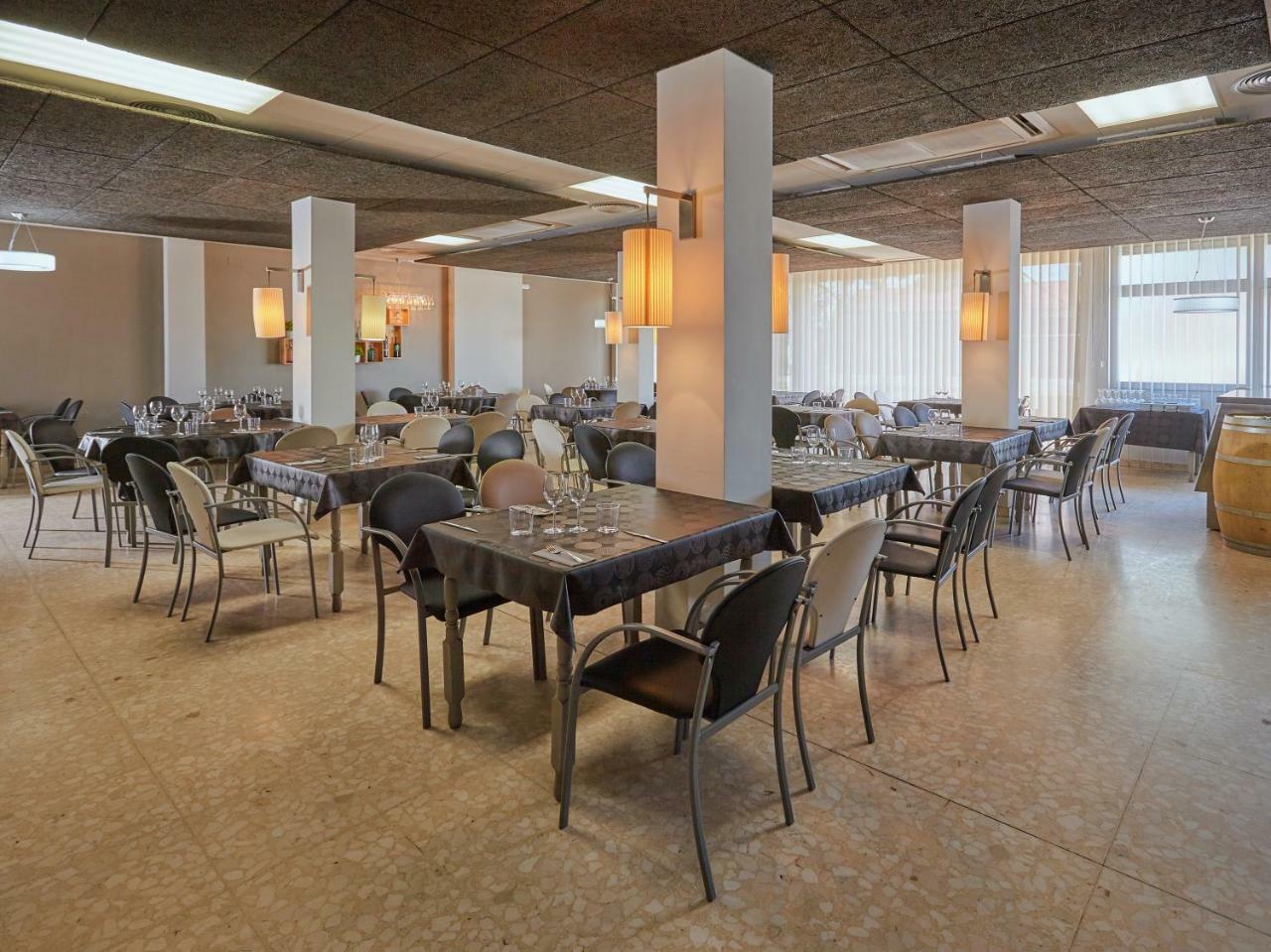 Hostal Nobadis Сервера Екстериор снимка