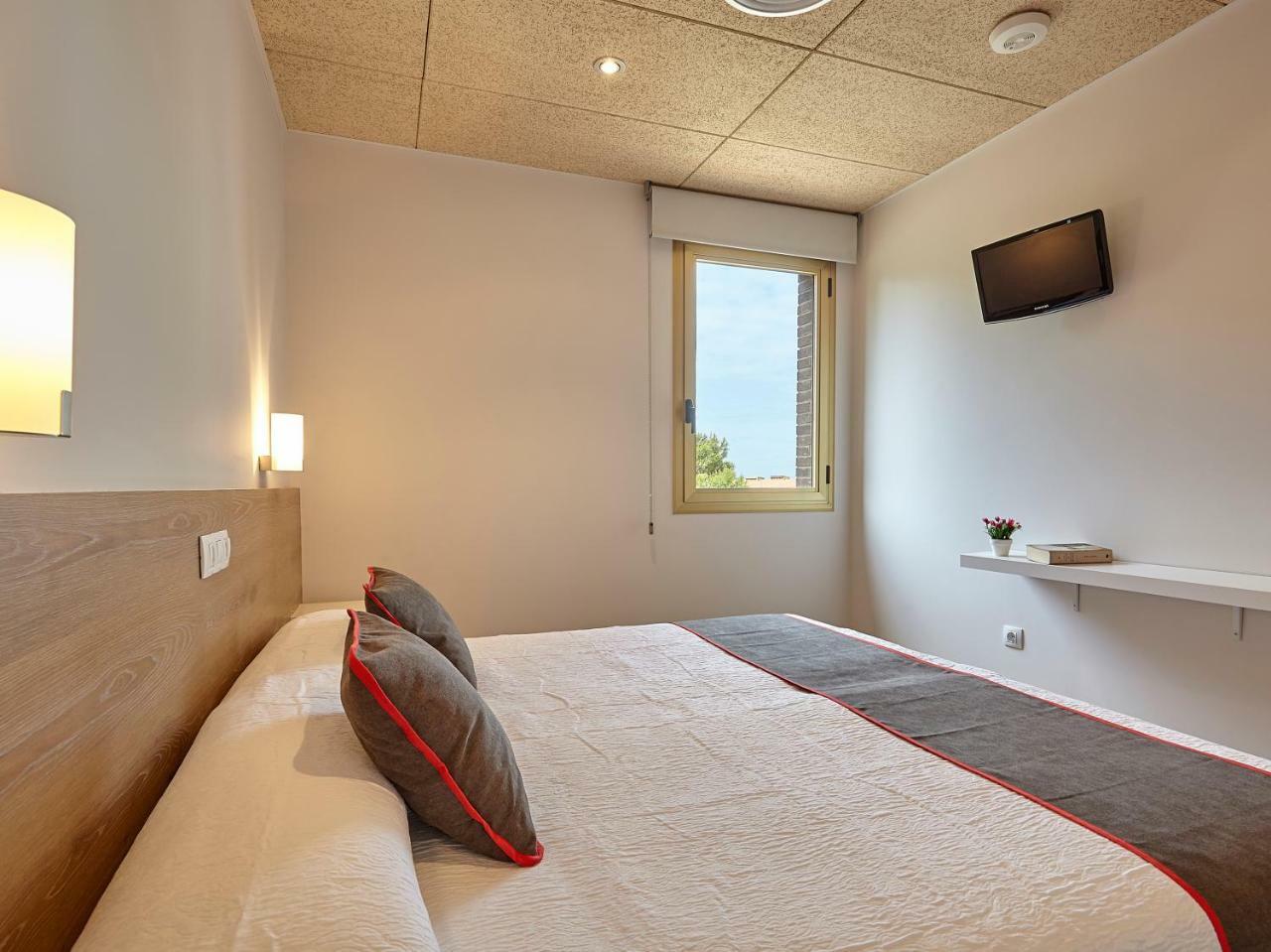 Hostal Nobadis Сервера Екстериор снимка