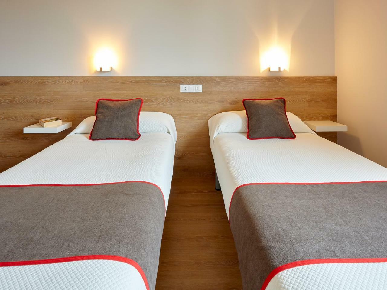 Hostal Nobadis Сервера Екстериор снимка