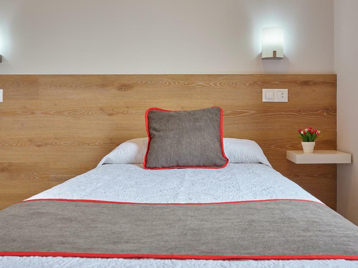 Hostal Nobadis Сервера Екстериор снимка